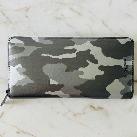 MICHAEL KORS Kent Green Silver Camo Leather Tech Zip Around Continental Wallet - Picture 1 of 6